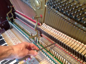 Regulating damper lift